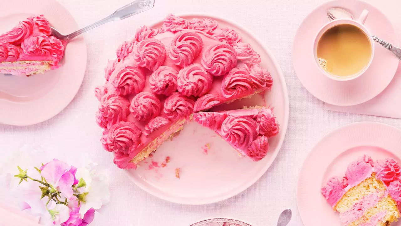 ruusukakku eli vaaleanpunainen kakku
