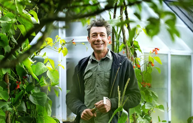 Adrian Evans, luonnonmukainen viljely, puutarha, puutarhuri, kotiliesi