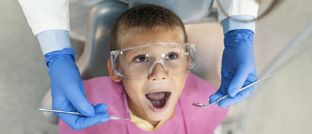 mustat värjäymät hampaissa, bakteeri aiheuttaa värjäymää hampaisiin, chromogenic bacteria staining