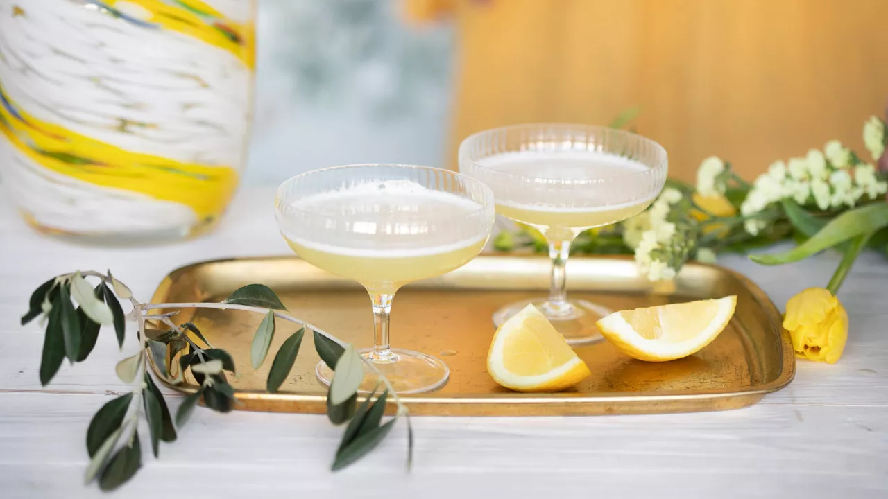 limoncello sour -cocktail