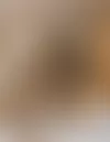 Honka Haikussa (kohde 3) japanilainen estetiikka näkyy kalusteiden suorissa linjoissa, jotka sointuvat hienosti perinteiseen hirsirakentamiseen. Sohvapöytä on Ferm Livingin ja hauska Wrinckle-riippuvalaisin on Mimoun. Kirjahylly on puuseppä Ville Aakulan käsialaa. 