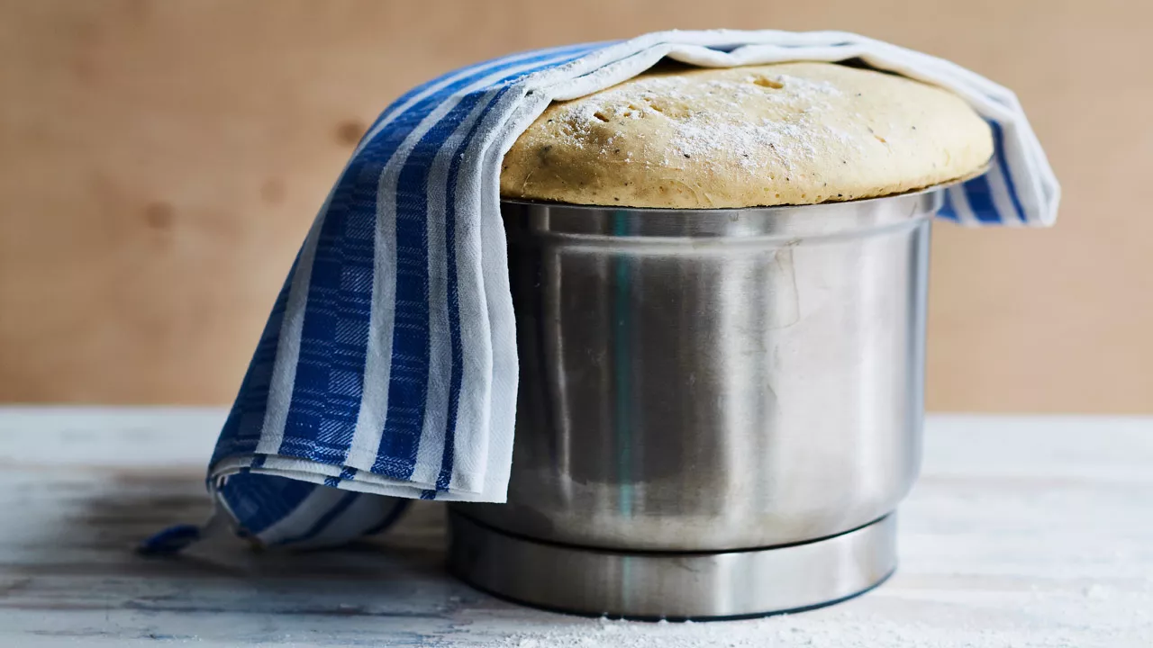 Vegaaninen pullataikina – leivo ilman maitoa ja munia 