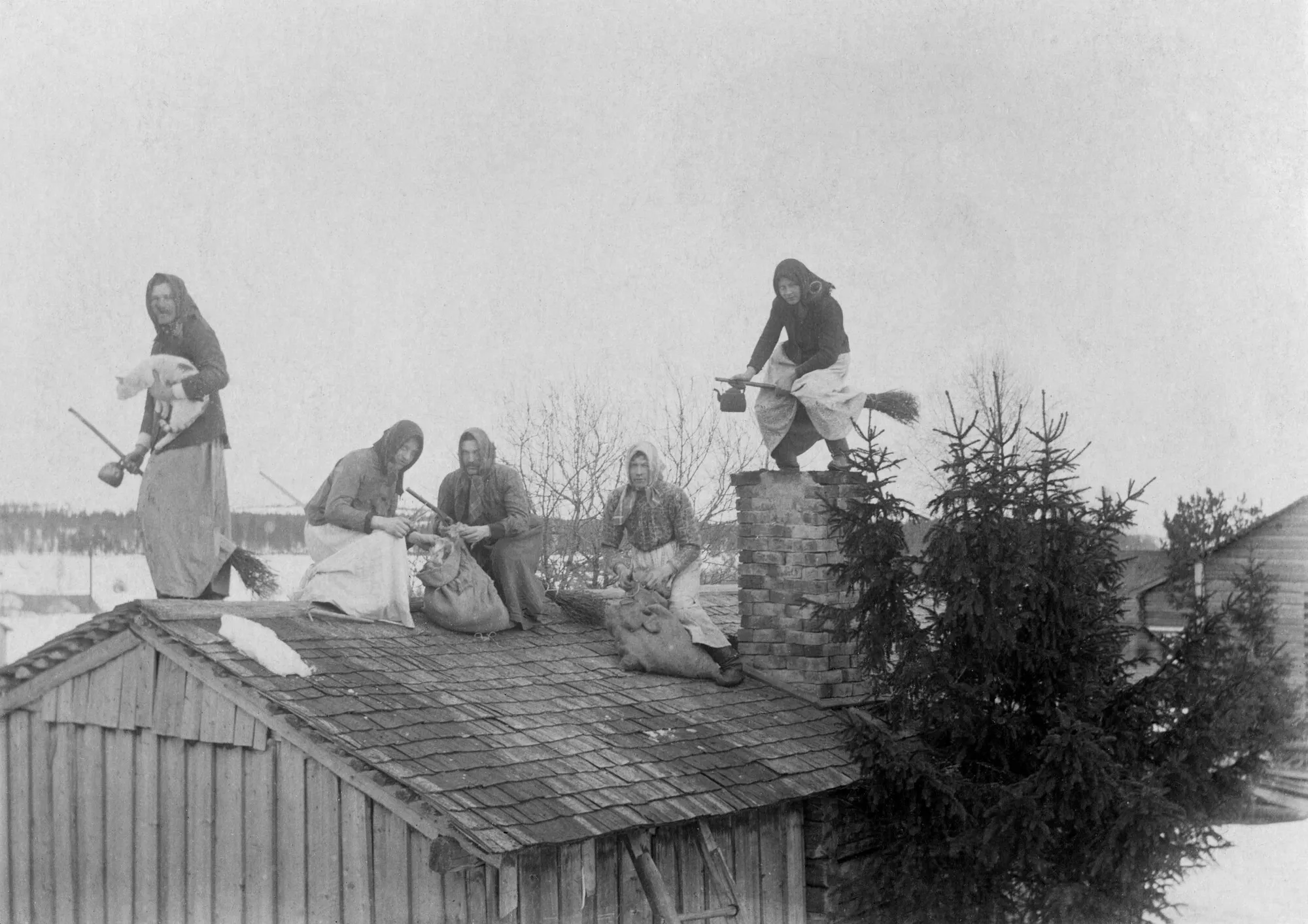 Pääsiäistrulleja katolla Vetelissä vuonna 1939