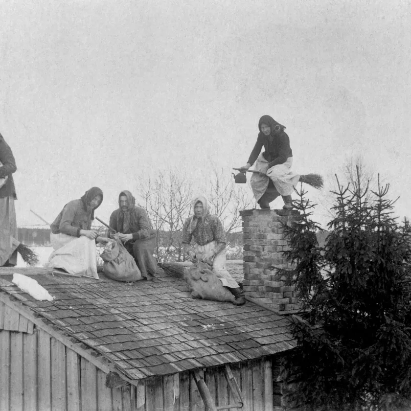 Pääsiäinen, pääsiäistrulleja katolla Vetelissä vuonna 1939.