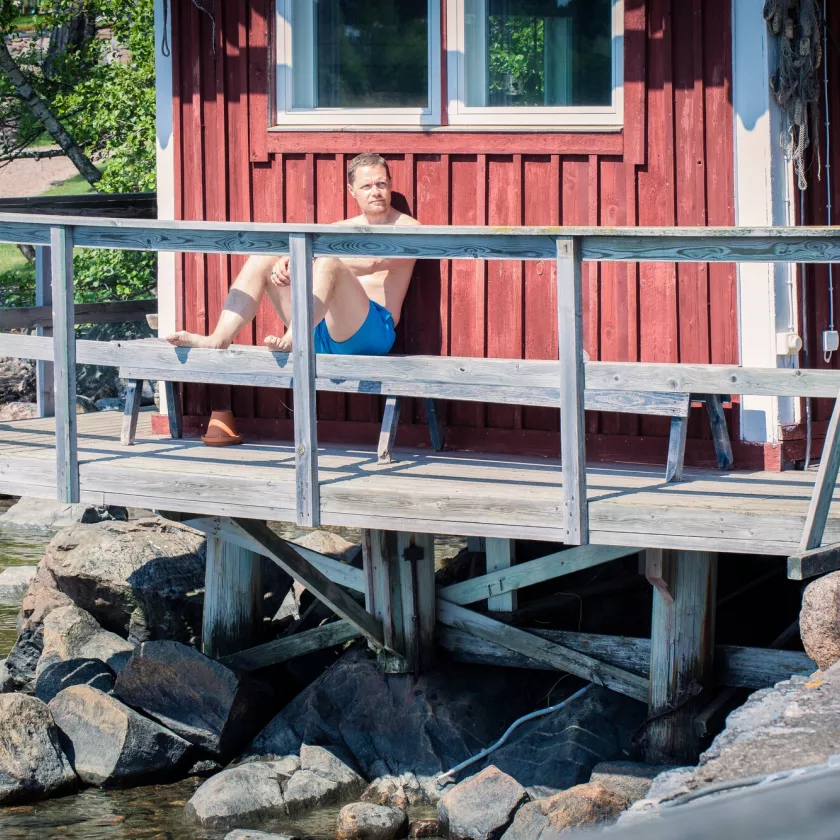 Janne Oravan tavoitteena on kiertää kaikki Suomen yleiset saunat: ”Uusi sauna on aina  jännittävä. Vaikka paikasta olisi nähnyt kuvia, ne eivät kerro kaikkea siitä, millainen kokemus sauna on.”