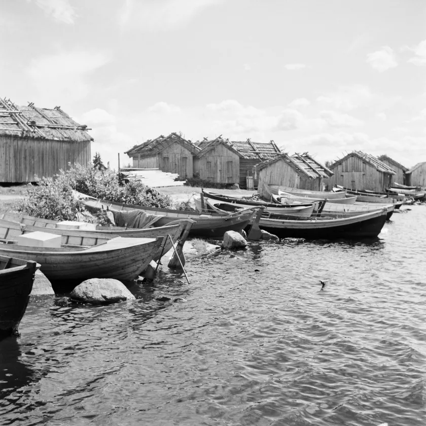 Kalastajailla oli omat aittansa. Kuva Pyhäjoen Pohjankylästä vuonna 1961.