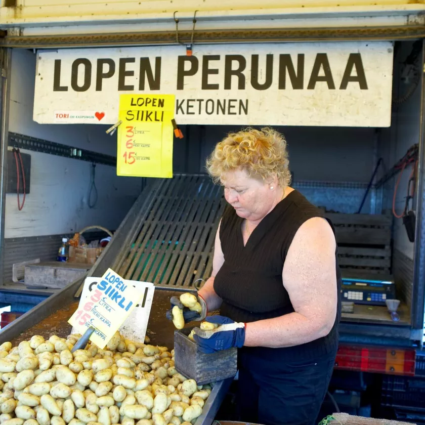 Lopen perunaa myydään Helsingin kauppatorilla 2007