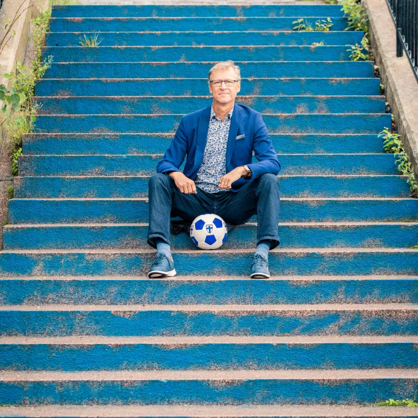 Markku Kanerva sanoo, että on nauttinut jalkapallourallaan joka päivästä. ”Pyrin näkemään asioissa aina enemmän mahdollisuuksia kuin uhkia.”