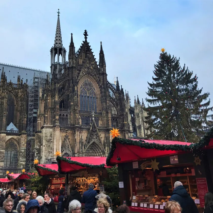 Kölnissä joulutoreja on moniin makuihin. 