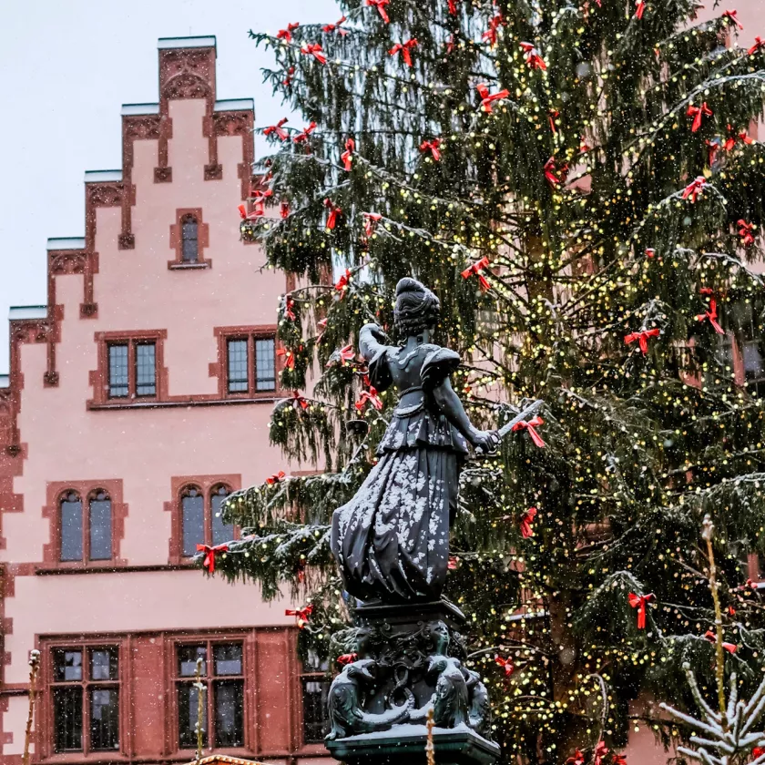 Kylmänä bisneskaupunkina pidetyn Frankfurtin joulutoreilta löytyy lämmintä tunnelmaa.