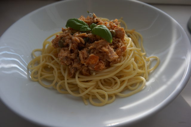 Tonnikalasta ja kaprismarjoista syntyy todella nopea ja herkullinen pasta.