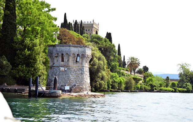Isola del Garda on järven suurin saari.