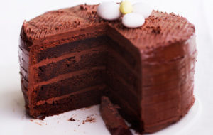 Suklaakakku kuuluu myös pääsiäiseen