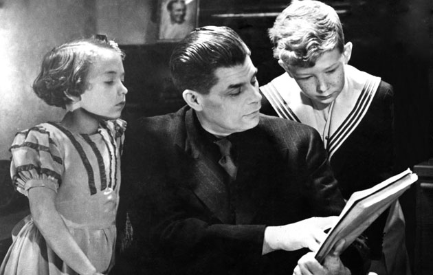 Elokuvaohjaaja Toivo Särkkä ohjasi 1940-luvulla Suomisen perheen, mikä oli ensin radioperhe.