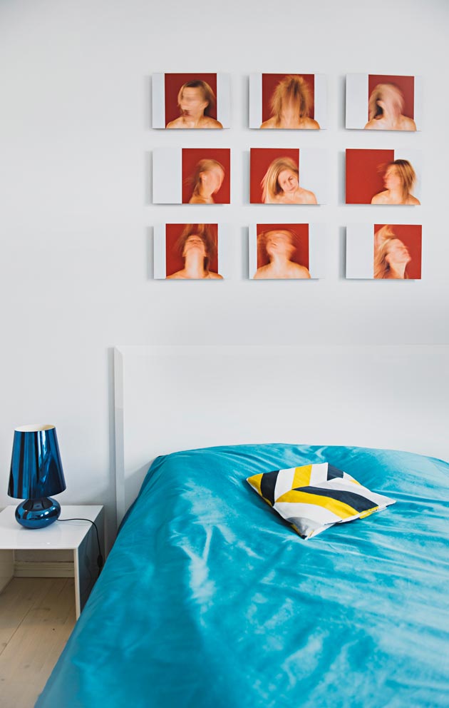 Makuuhuoneen seinällä on Jarkon opiskelukaverin, valokuvataiteilija Ulla Lindströmin teos. 