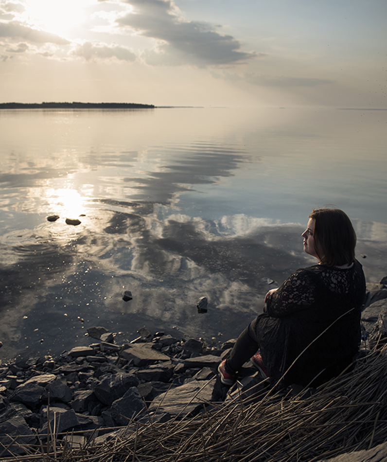 Evita Enbuska koki ihmisten uteliaisuuden järkyttävällä tavalla, kun hänen miehensä hukkui kesällä 2015.