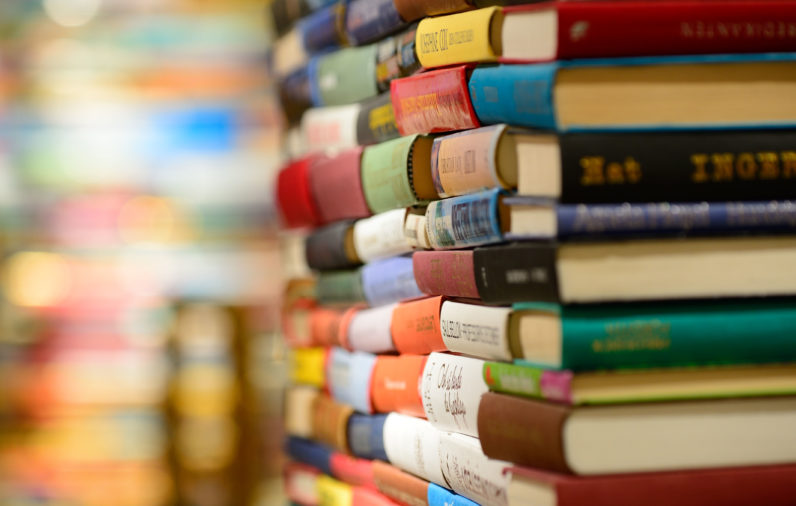 Vanhat kirjat voivat tulla tarpeeseen esimerkiksi kouluissa, päiväkodeissa tai kirjastoissa.