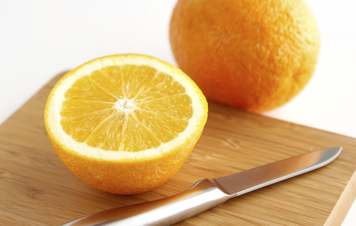 Kuivatut appelsiinit on helppo tehdä appelsiineista joko uunissa, huoneenlämmössä tai kuivurissa kuivaamalla.
