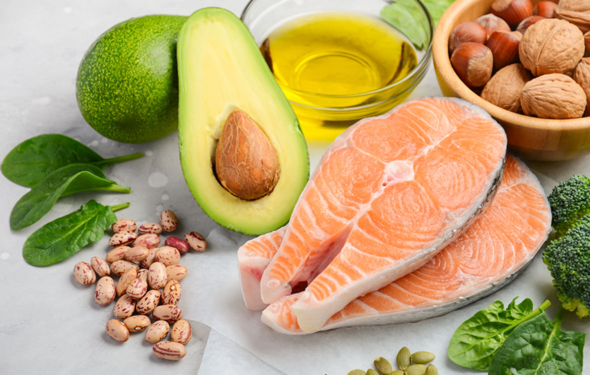 Hyviä rasvojen lähteitä ovat muun muassa monet kalat, kasviöljyt, pähkinät sekä avokadot. 