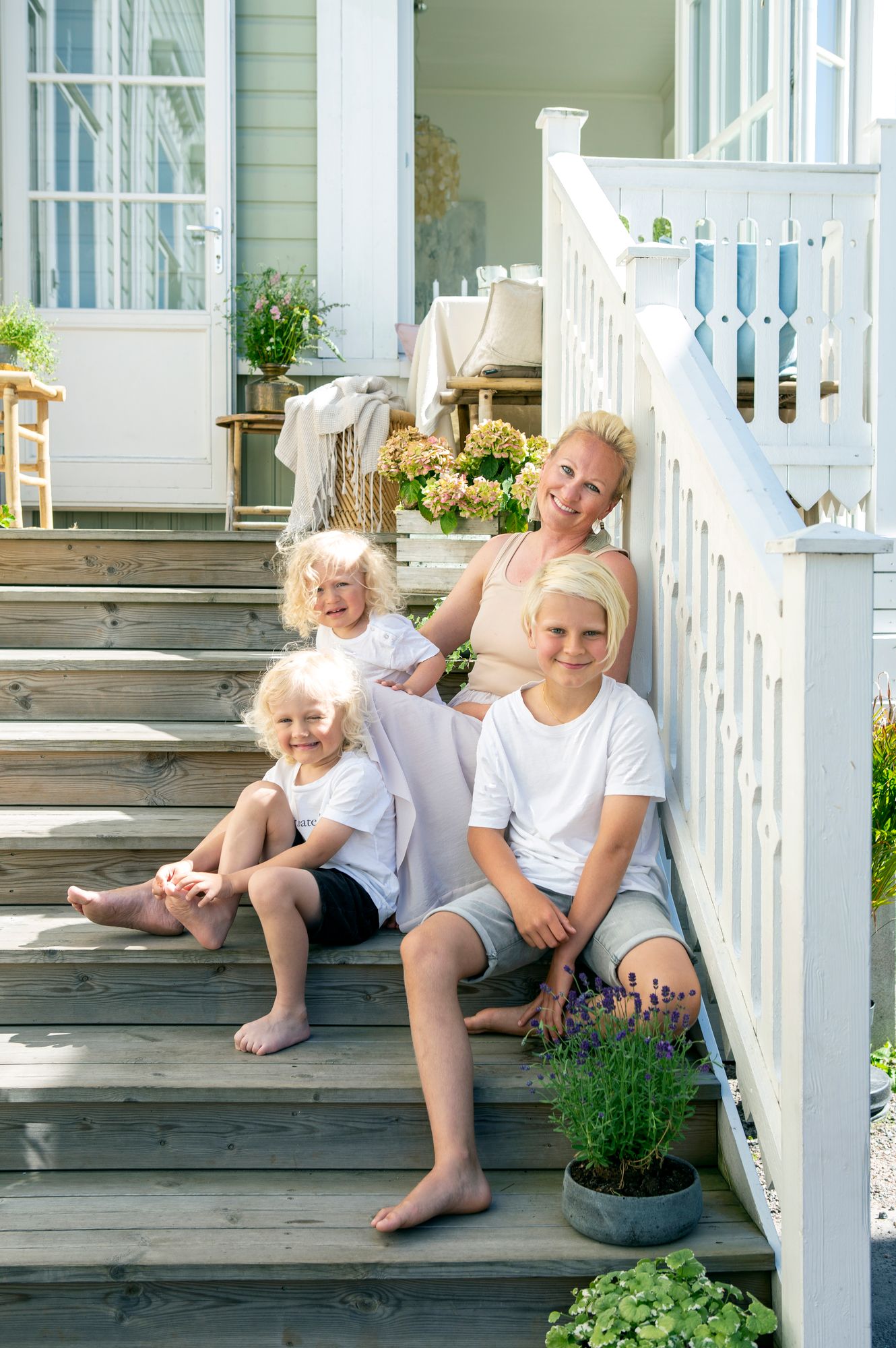 Riikka näki jo ensimmäisessä asuntonäytössä mielessään koko perheen nauttivan portailla aurinkoisista kesäpäivistä.
