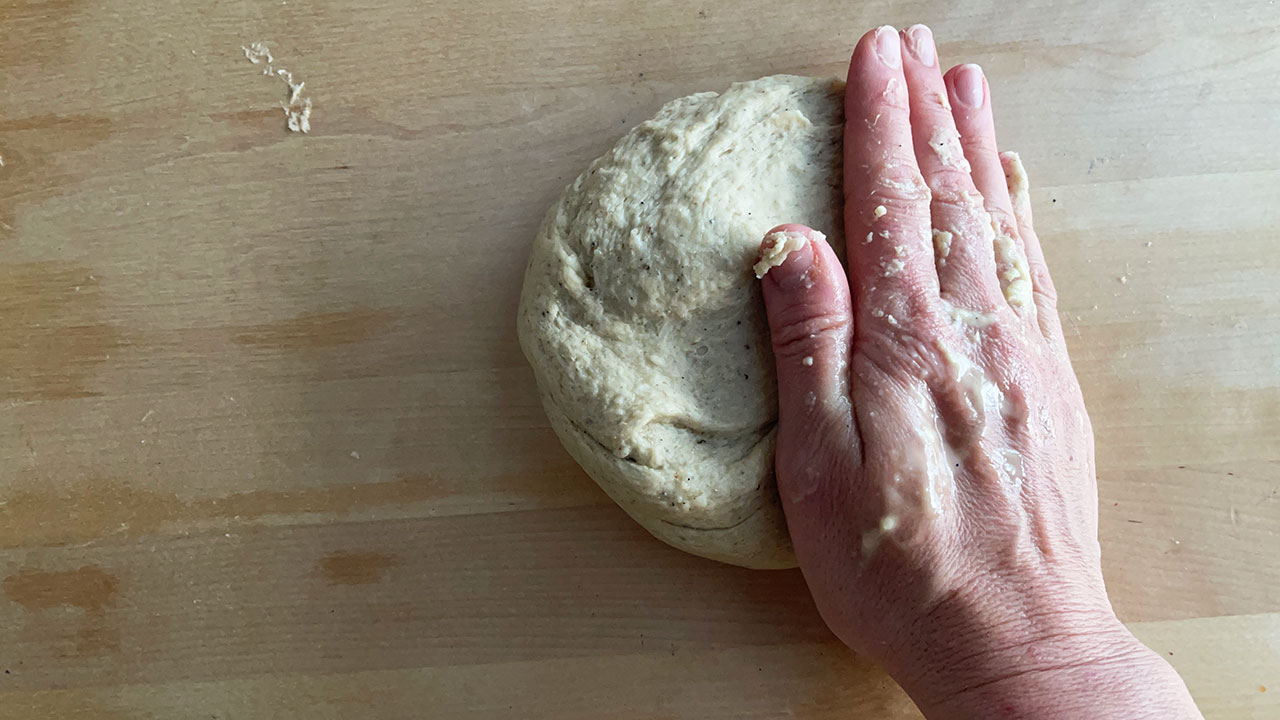 Pieni pullataikina – leivo kaksi tuoretta pullaa kerralla 