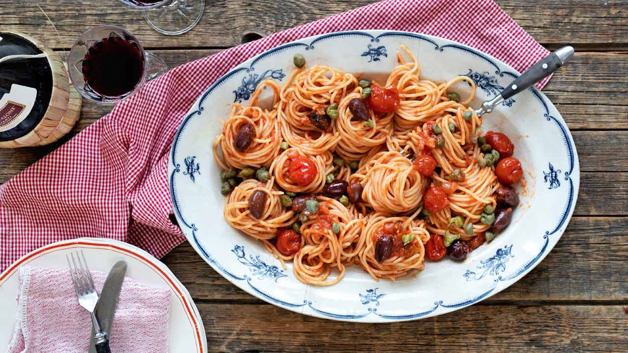 Pasta puttanesca – herkuttele italialaisella klassikolla! 