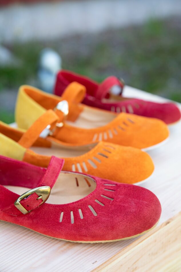 Keskiaikakenkien mallin mukaan tehdyt kengät.