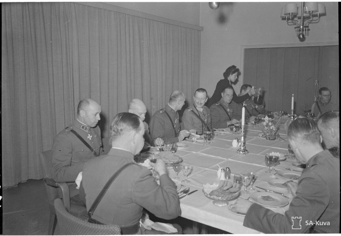 Marsalkka Mannerheimin päivällinen Mikkelin Klubilla kesäkuussa 1943.