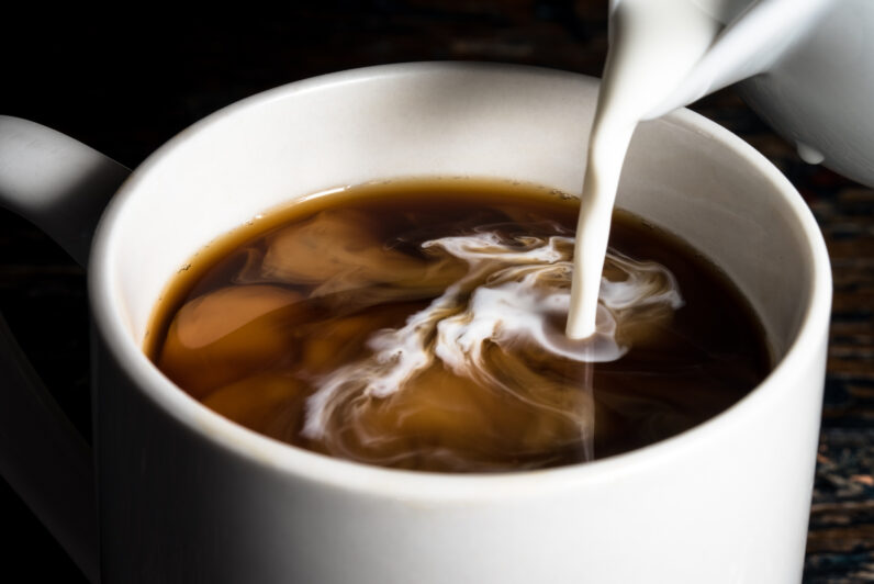 Kahvipannu astianpesukoneeseen ja 6 muuta asiaa, joita barista ei tekisi – pilaa kahvin maun varmasti
