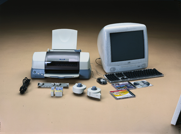 Elektroniikan kierrätys: Vanha tietokone ja tulostin
